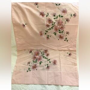 Vintage Wamsutta Lustercale Upsa
Daisy King Pillowcase Pair Collectible
42" X 36